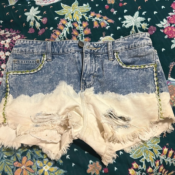 Free People Pants - Free People Dip Dye Distressed Embroidered Cut Off Jean Denim Shorts Size 26